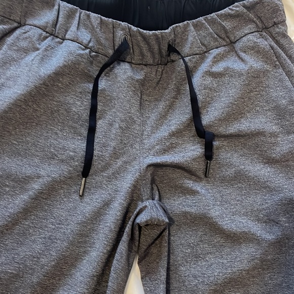Lululemon Cropped Joggers Size 6 Dark Grey - Picture 2 of 3